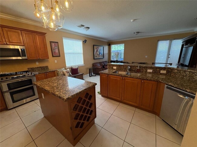 Building Photo - 5902 SW 166th Ct