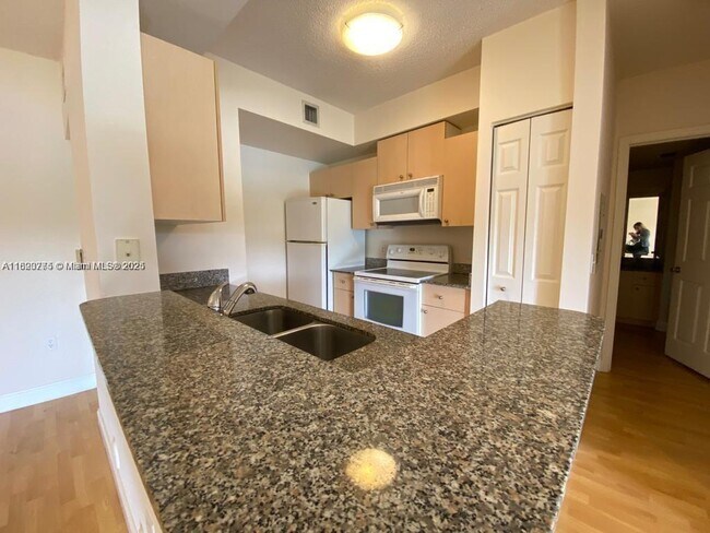 Building Photo - 2424 Centergate Dr
