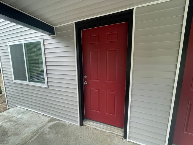 Building Photo - Modern, Fully Renovated Two-Story Apartment – $1,850/month | Pittsfield, MA
