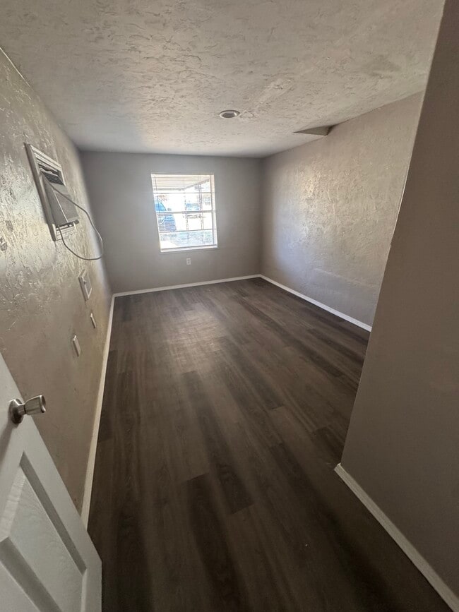 Building Photo - 3400 SE 20th St