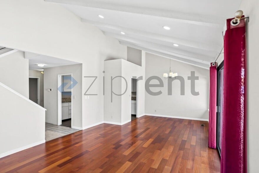 Building Photo - Unit