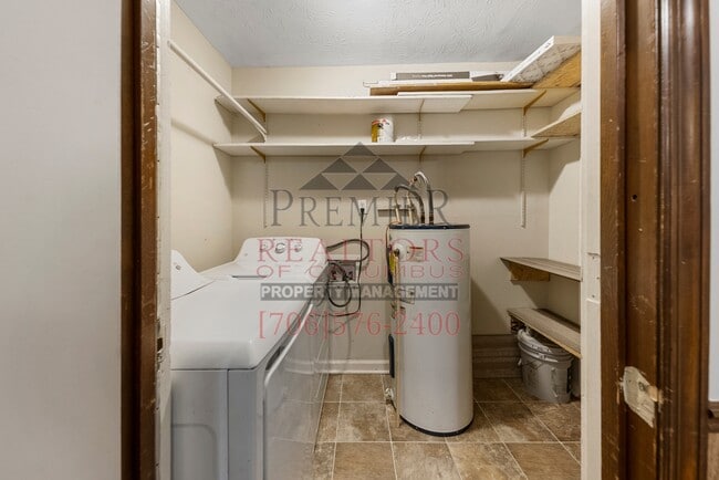 Building Photo - 2112 Lamore St