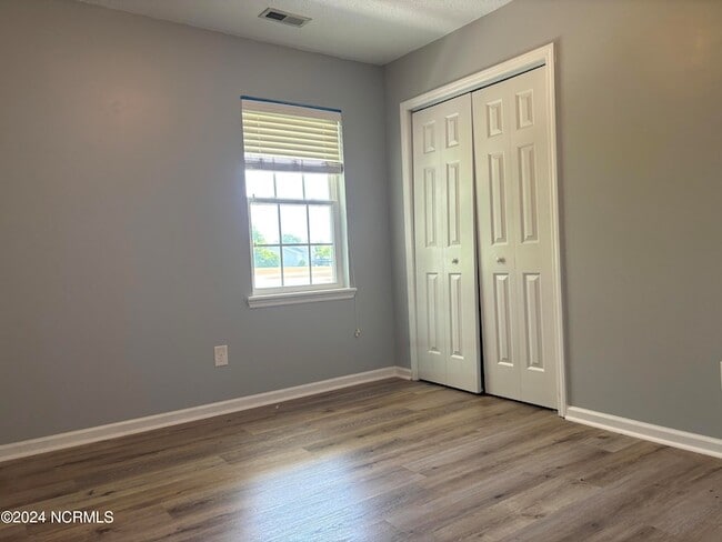 Building Photo - 215 Finishing Ln