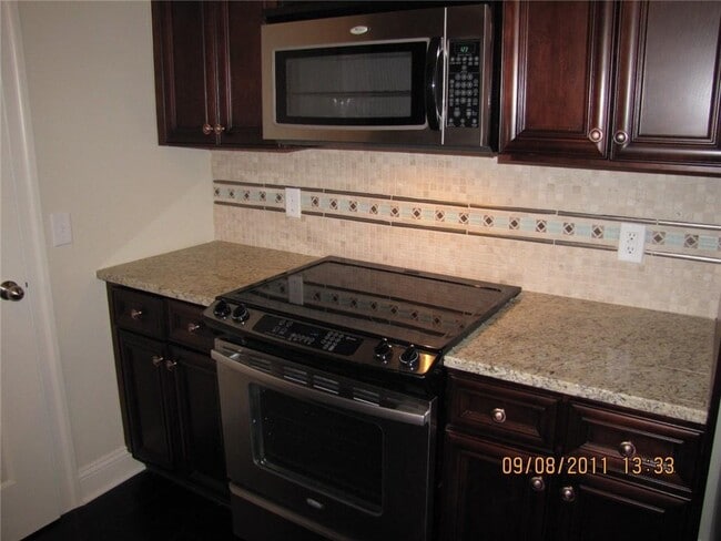 Building Photo - 901 Abernathy Rd NE