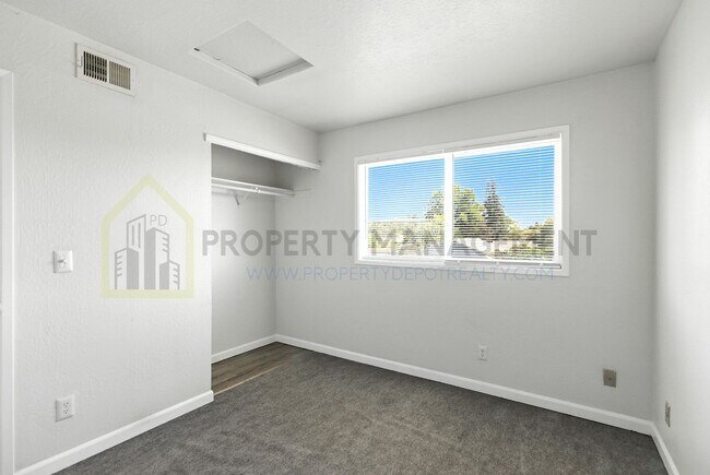 Building Photo - 15th Ave_4Plex