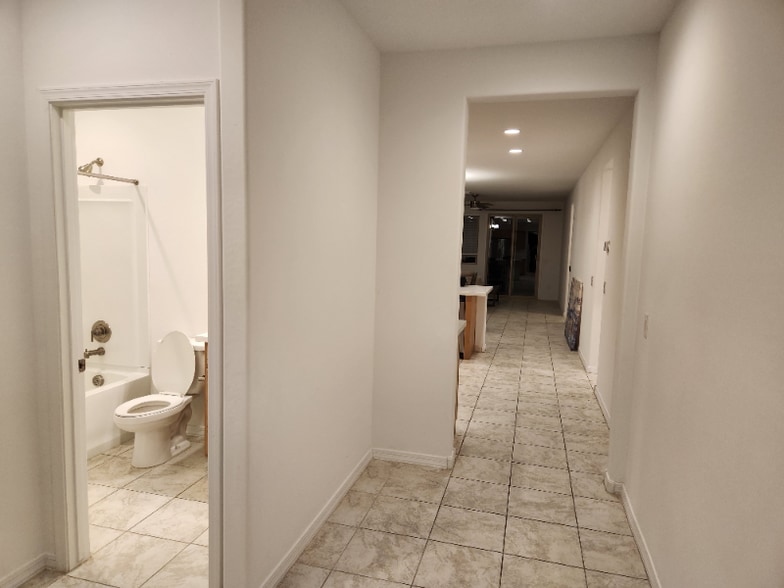 Primary Photo - 8948 W Colter St