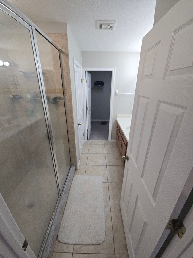 Building Photo - Modern 3 Bedroom 2.5 Bath in Gibsonton