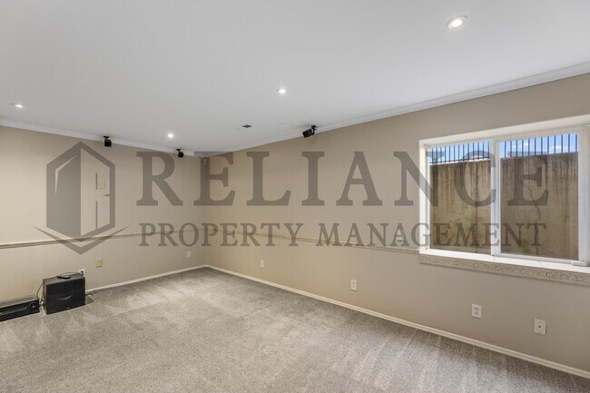 Building Photo - 13806 W Alderny St