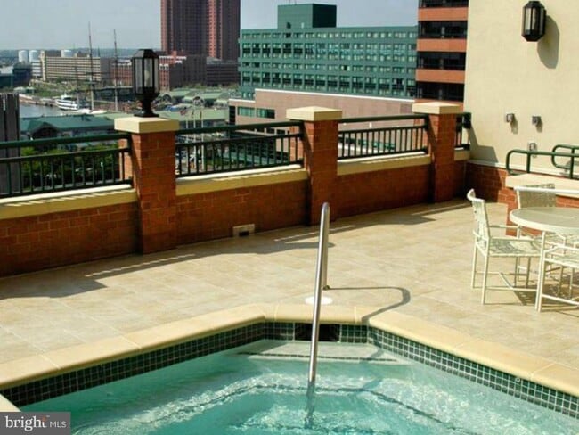 Building Photo - 414 Water St