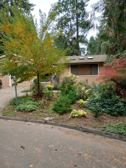 Building Photo - 2050 SW Pheasant Dr