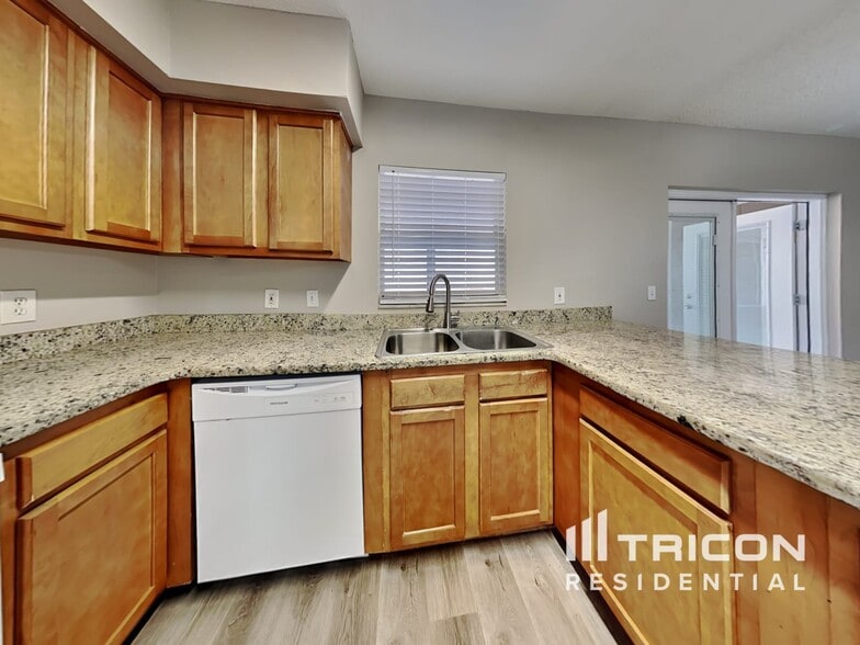 Building Photo - 320 Laxton Ln