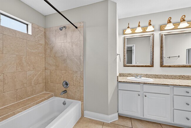 Building Photo - 406 Texas St