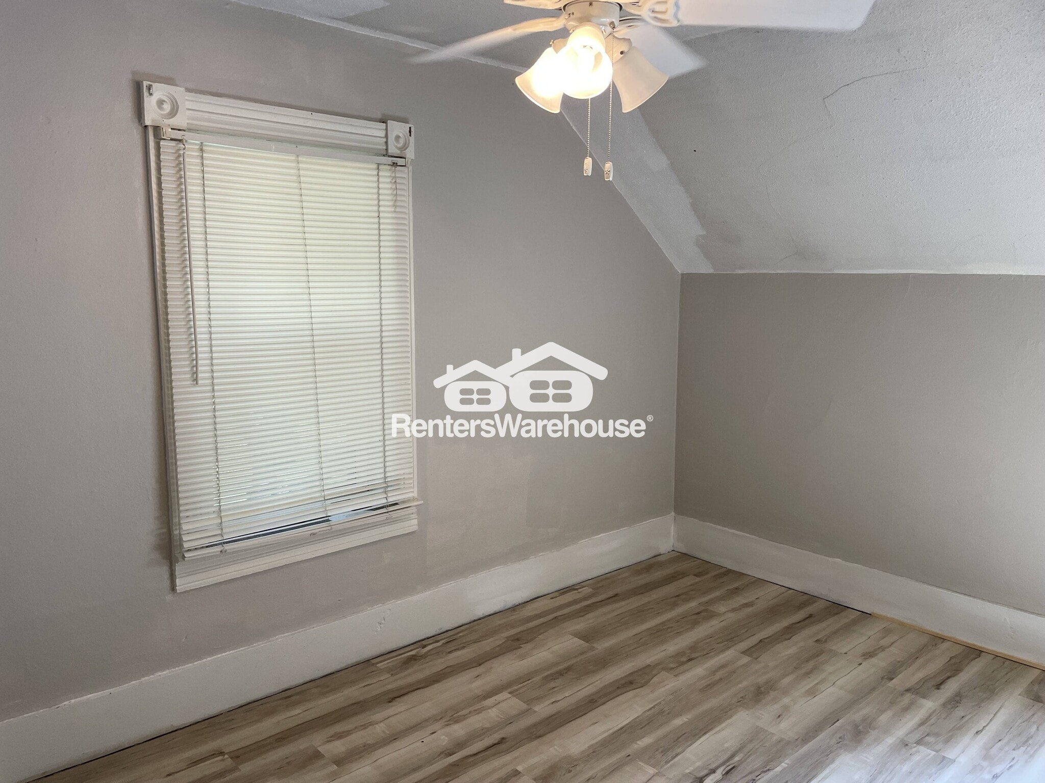 Building Photo - 1509 8th St E