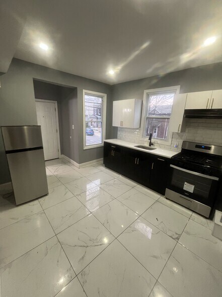 Primary Photo - 145 Sherman Ave