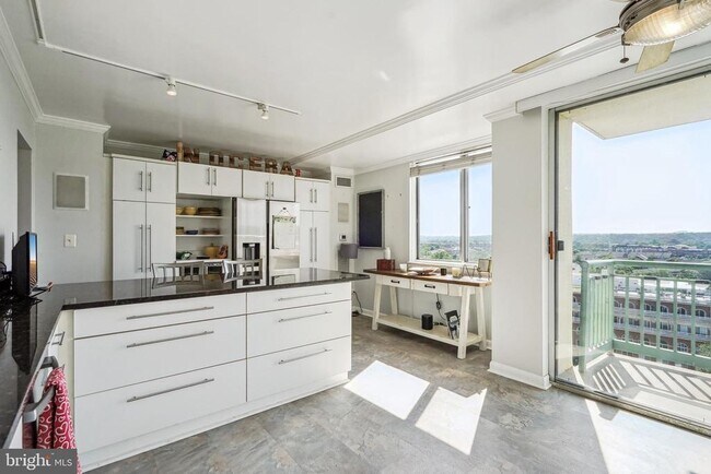 Building Photo - 501 Slaters Ln