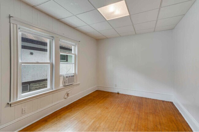 Building Photo - 3347 S 31st Ave