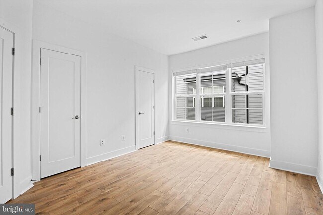 Building Photo - 11224 Bunsen St