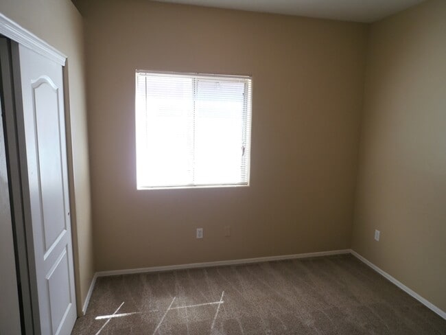 Building Photo - 4 Bedroom Vail Single story with 2 car garage