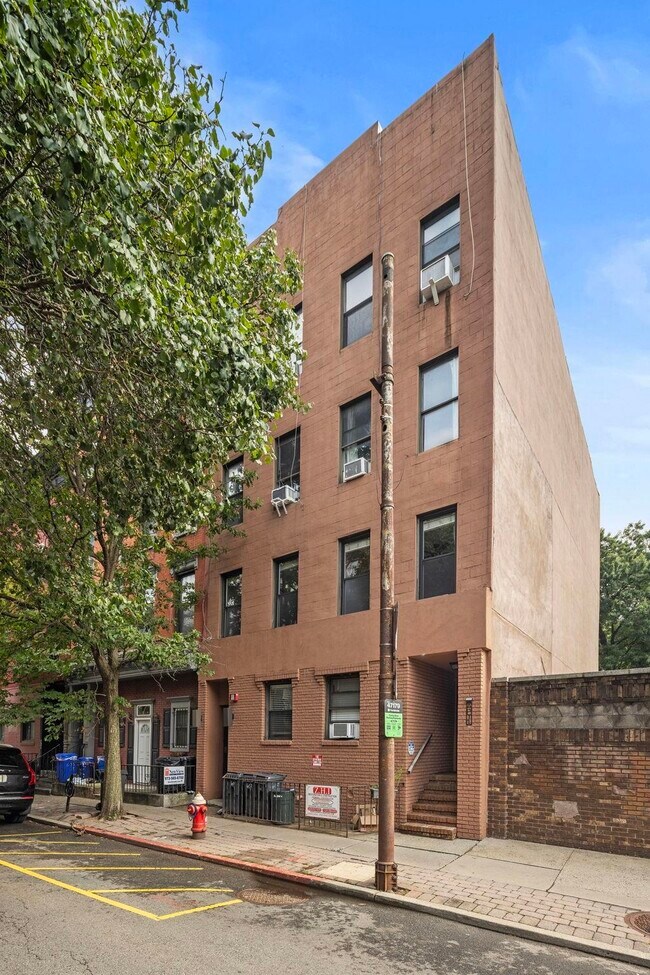 Building Photo - 607 1st St