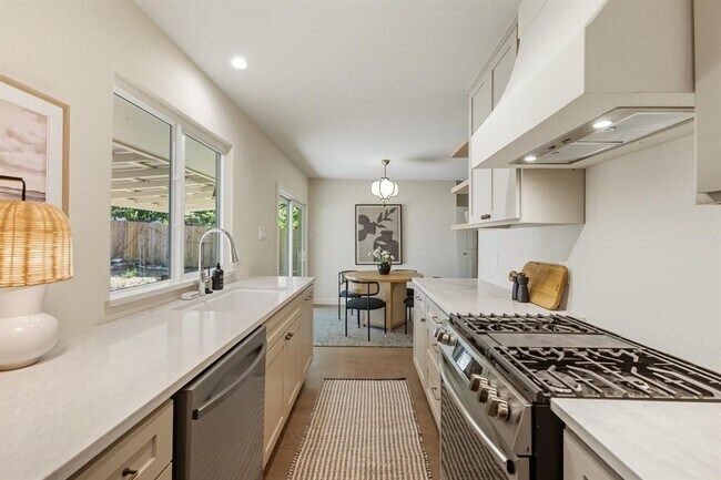 Building Photo - 1114 Stoneoak Ln