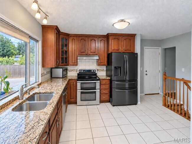 Building Photo - 14331 Rainy Lake Dr