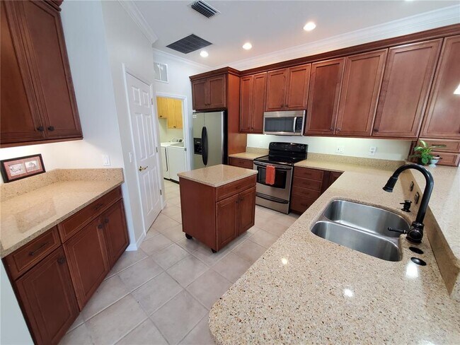 Building Photo - 5262 Far Oak Cir