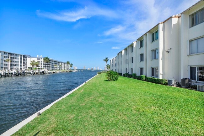 Building Photo - 125 Shore Ct