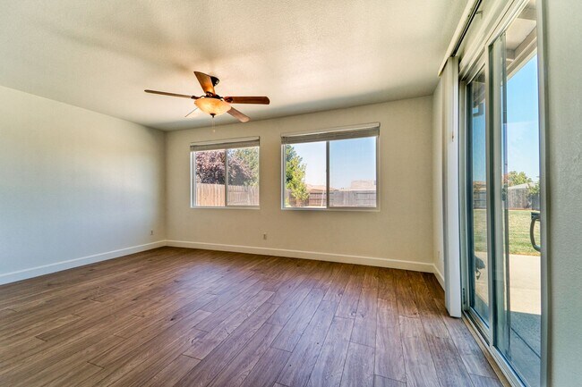 Building Photo - Stunning 4-Bedroom Home with Spacious Yard