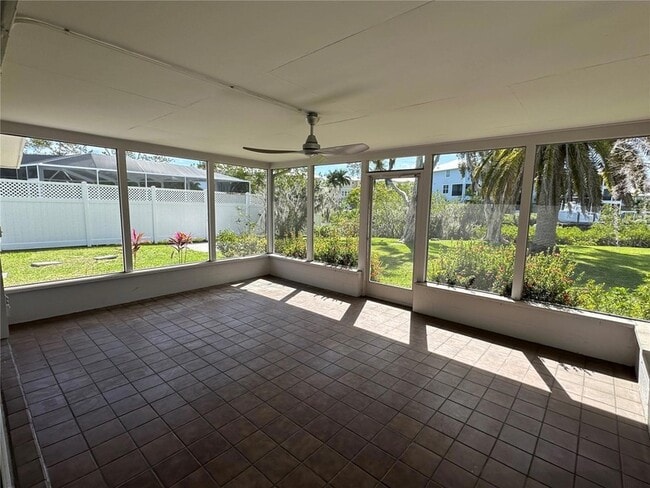 Building Photo - 812 Bayview Dr