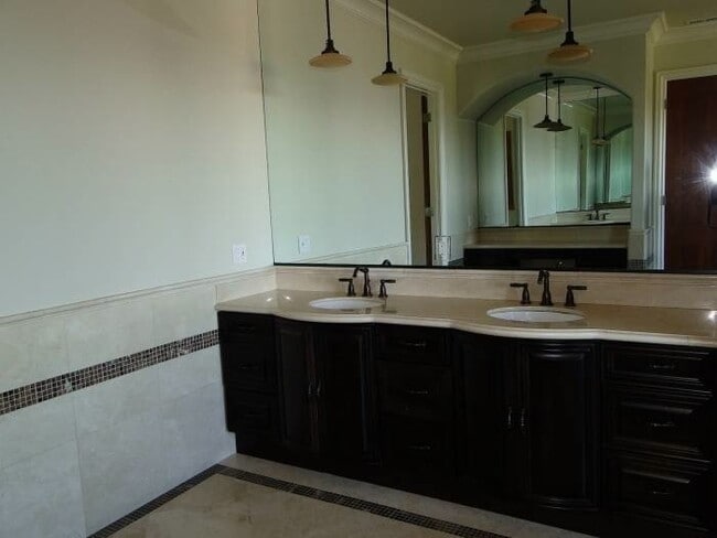 Building Photo - Large estate in the Oakland hills