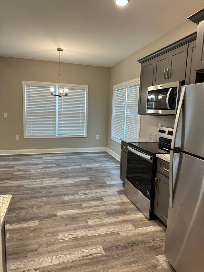 Building Photo - 2760 Cedrus Ave