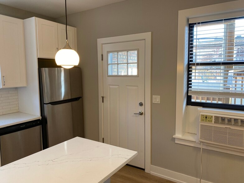 Building Photo - 3925 N Janssen Ave