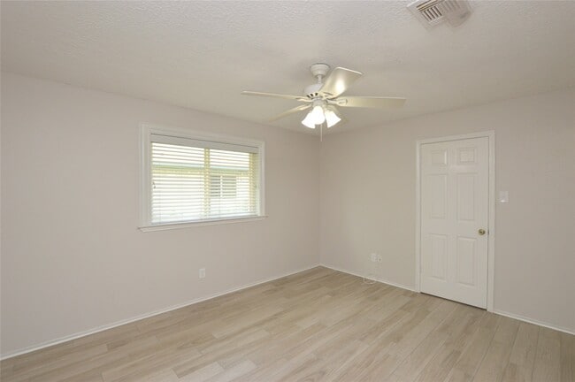 Building Photo - 703 Flower Field Ct