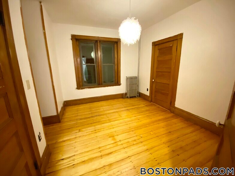 Building Photo - 174 St Alphonsus St