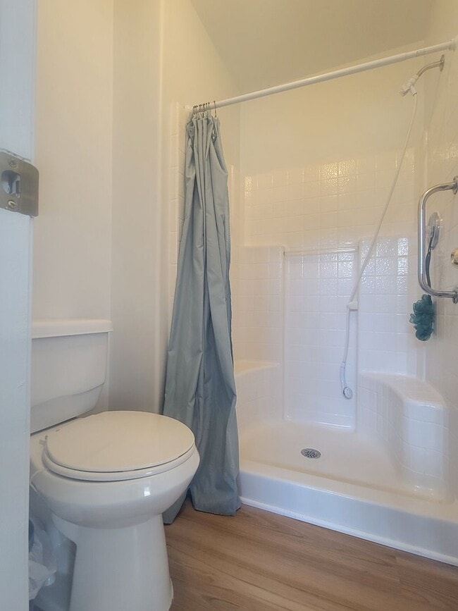 Building Photo - Beautifully Updated Townhouse in Sought-Af...