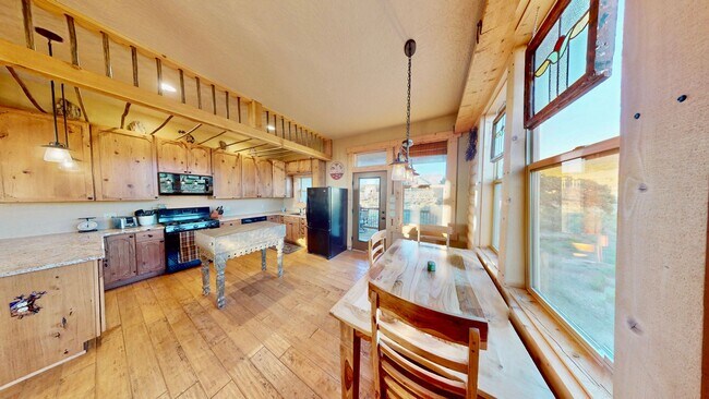 Building Photo - Beautiful Home on 10 Private Acres