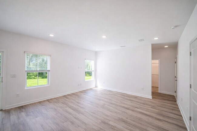 Building Photo - 154 Kingswood Cir