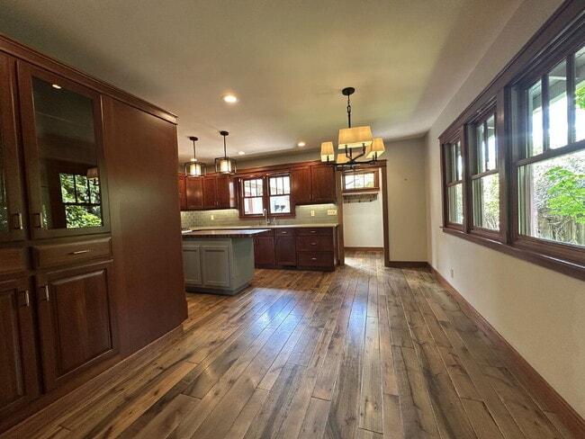 Building Photo - 607 NW Federal St