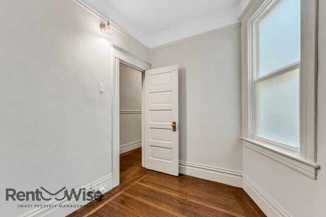 Building Photo - 1287 4th Ave