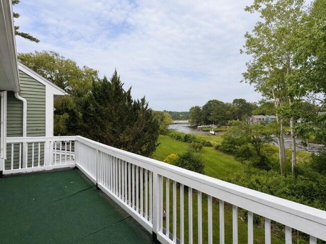 Building Photo - 9 Riverview Dr