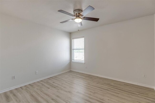 Building Photo - 3207 Barksdale Dr