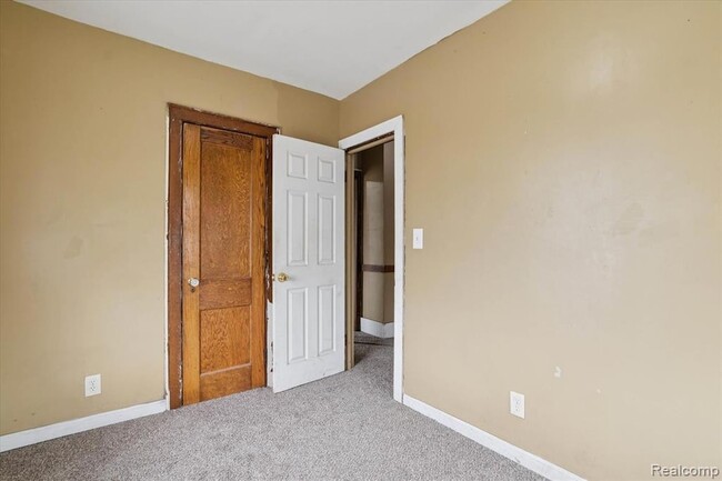 Building Photo - 5421 Toledo St