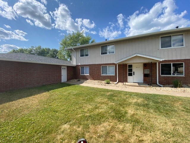 Primary Photo - 827 W Shermoor St