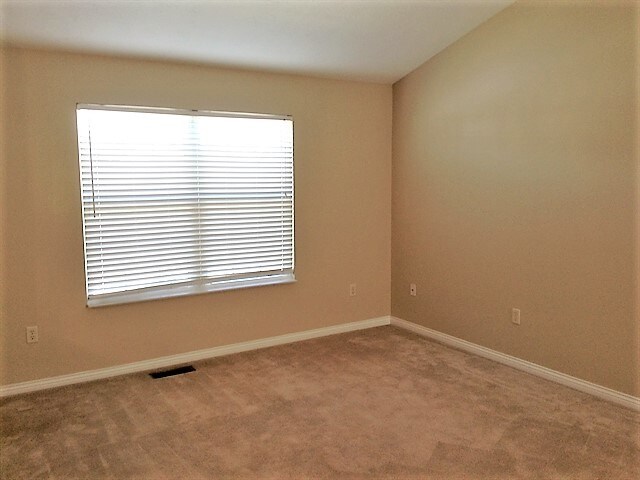 Building Photo - 689 Ackerly Dr