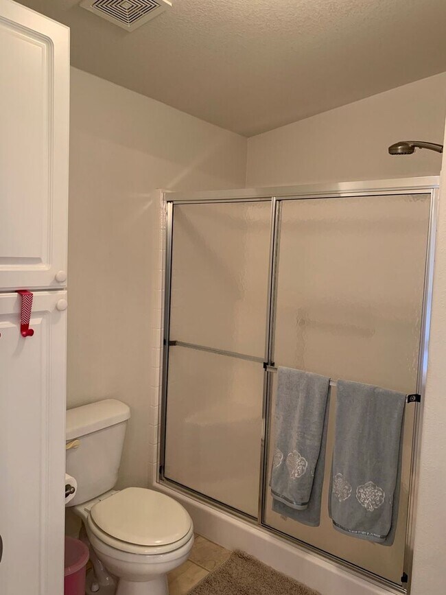 Building Photo - WINTER RENTAL -- 3 Bedroom 2 Bath Home