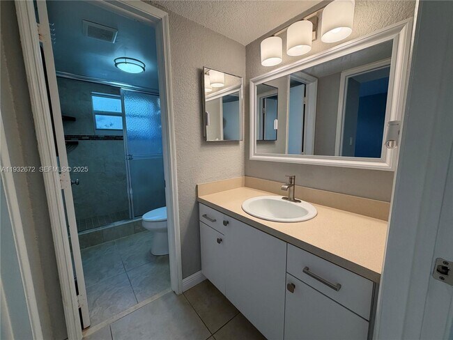 Building Photo - 9491 Evergreen Pl