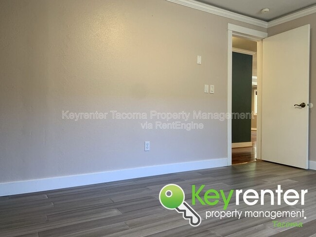 Building Photo - 1355 E 44th St