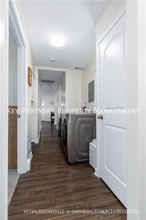 Building Photo - 736 S Cherry St