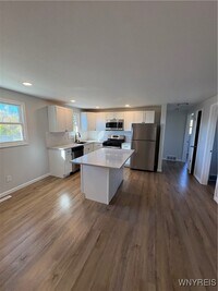 Building Photo - 862 Falcon Dr