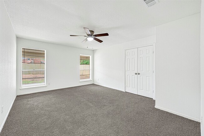 Building Photo - 10206 Sagebluff Dr